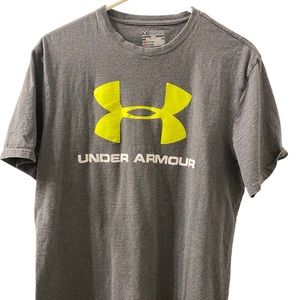 Men's under armour tee shirt.